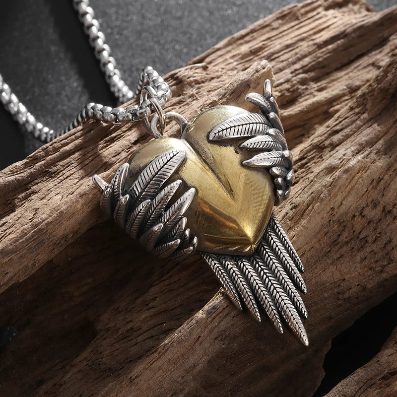 Fashionable Retro Heart-Shaped Angel Wings Pendant Necklace