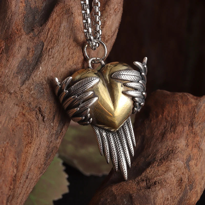 Fashionable Retro Heart-Shaped Angel Wings Pendant Necklace