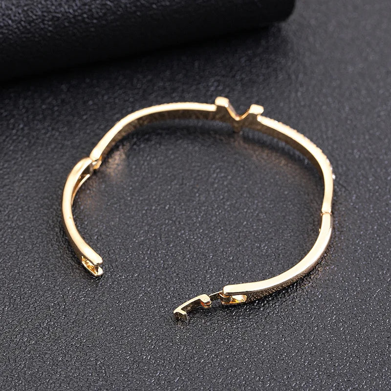 Women's Zircon rhinestone Bracelet high quality classic geometric nail design can open fashion accessories