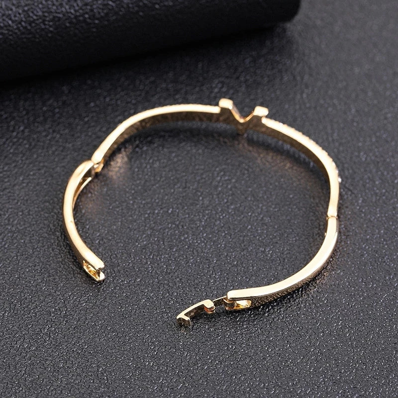 Women's Zircon rhinestone Bracelet high quality classic geometric nail design can open fashion accessories