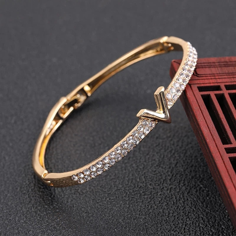 Women's Zircon rhinestone Bracelet high quality classic geometric nail design can open fashion accessories