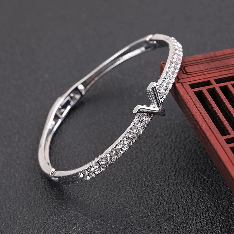 Women's Zircon rhinestone Bracelet high quality classic geometric nail design can open fashion accessories