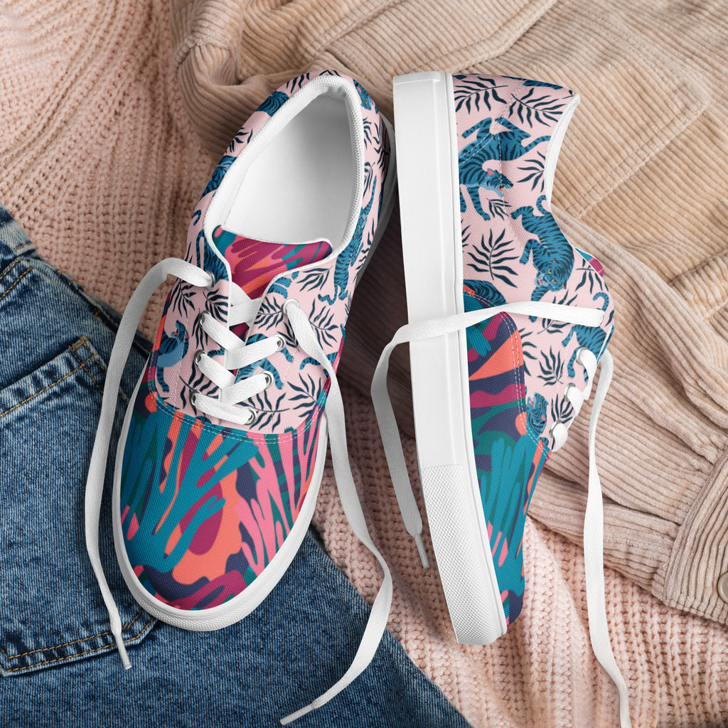 Women’s lace-up canvas shoes